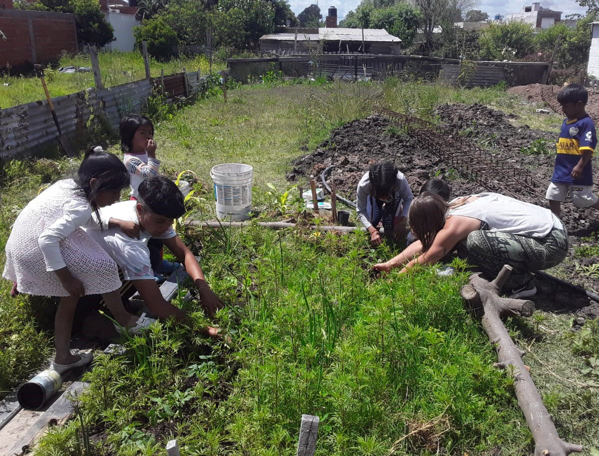 Comenzamos la huerta en el comedor «Un sol para los chicos»